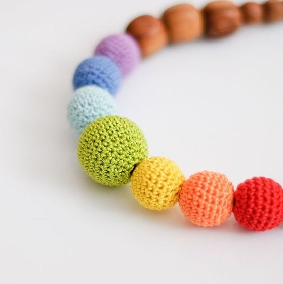 Kangura portabebés Collares KangarooCare de madera para porteo y lactancia Simple Rainbow