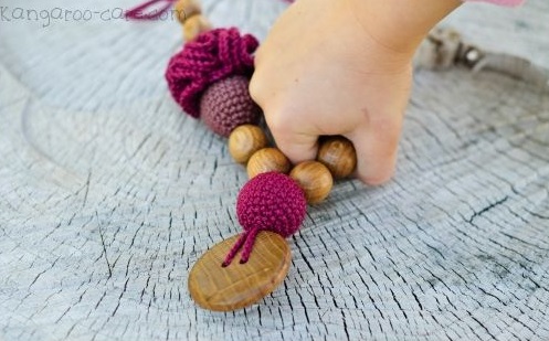 Kangura portabebés Collares KangarooCare de madera para porteo y lactancia Flower Chocolate & Cherry