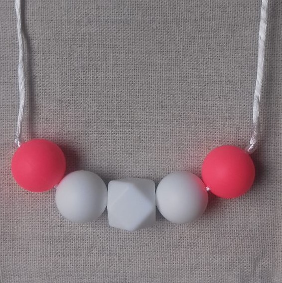 Kangura portabebés Collares Good Things de silicona para porteo y lactancia Deneb