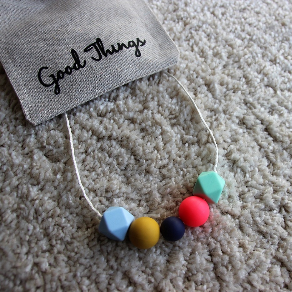 Kangura portabebés Collares Good Things de silicona para porteo y lactancia Arwen (Conjunto dos collares adulto/niño)