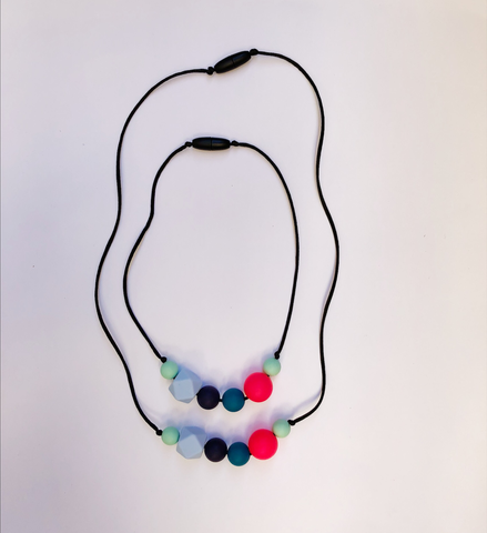 Kangura portabebés Collares Good Things de silicona para porteo y lactancia Mayari (Conjunto dos collares adulto/niño)