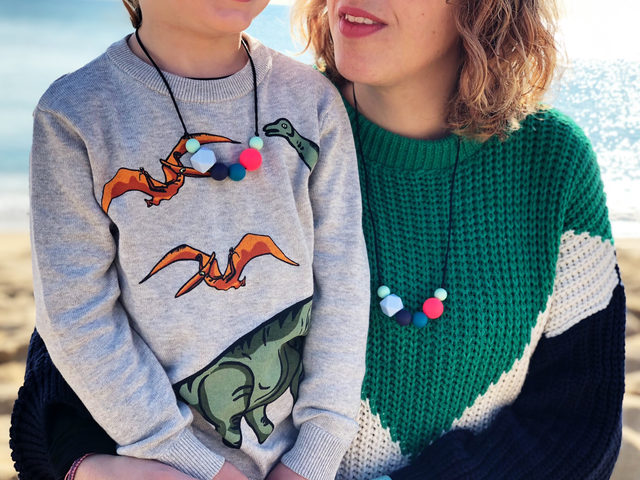 Kangura portabebés Collares Good Things de silicona para porteo y lactancia Mayari (Conjunto dos collares adulto/niño)