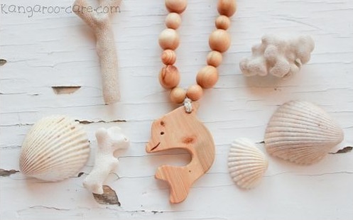 Kangura portabebés Collares KangarooCare de madera para porteo y lactancia Dolphin Madera Enebro