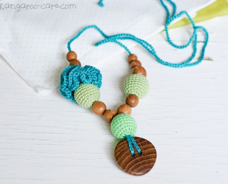 Kangura portabebés Collares KangarooCare de madera para porteo y lactancia Flower in Green