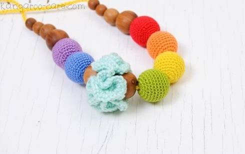 Kangura portabebés Collares KangarooCare de madera para porteo y lactancia Flower Rainbow