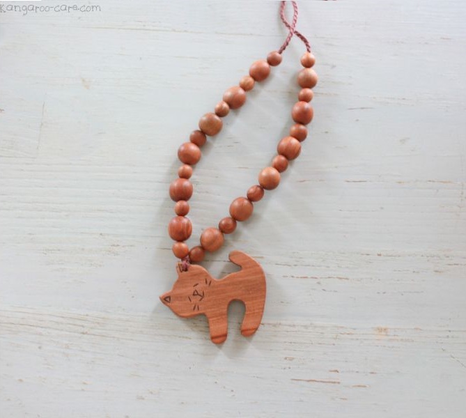Kangura portabebés Collares KangarooCare de madera para porteo y lactancia Kitty Cat Madera Manzano